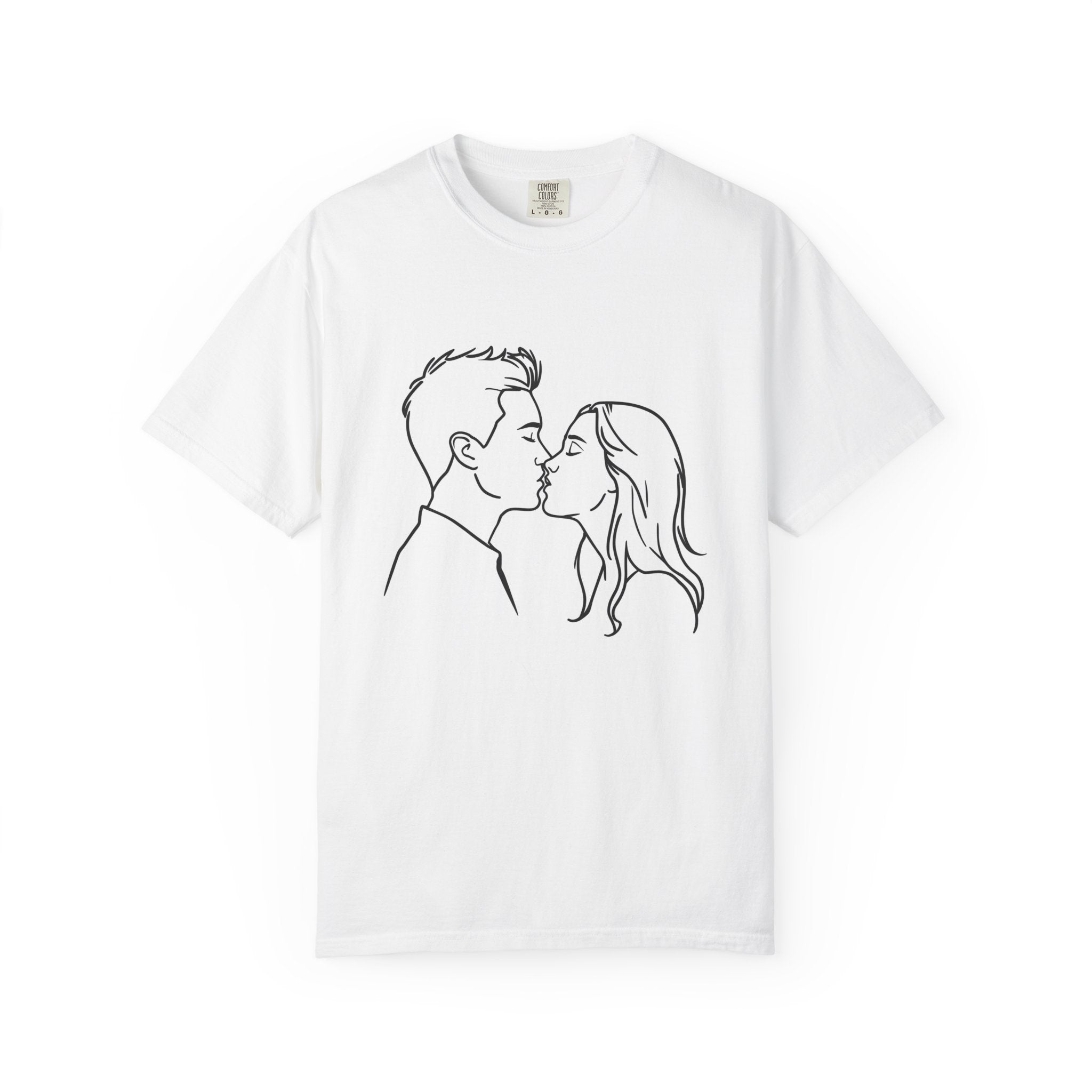 Couple Line Art Kiss T-Shirt – Soft, Lived-In, Minimal Romance Tee