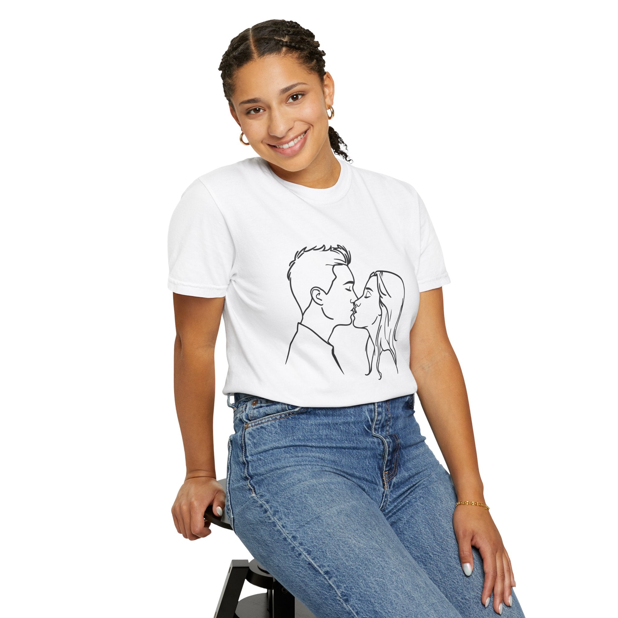 Couple Line Art Kiss T-Shirt – Soft, Lived-In, Minimal Romance Tee