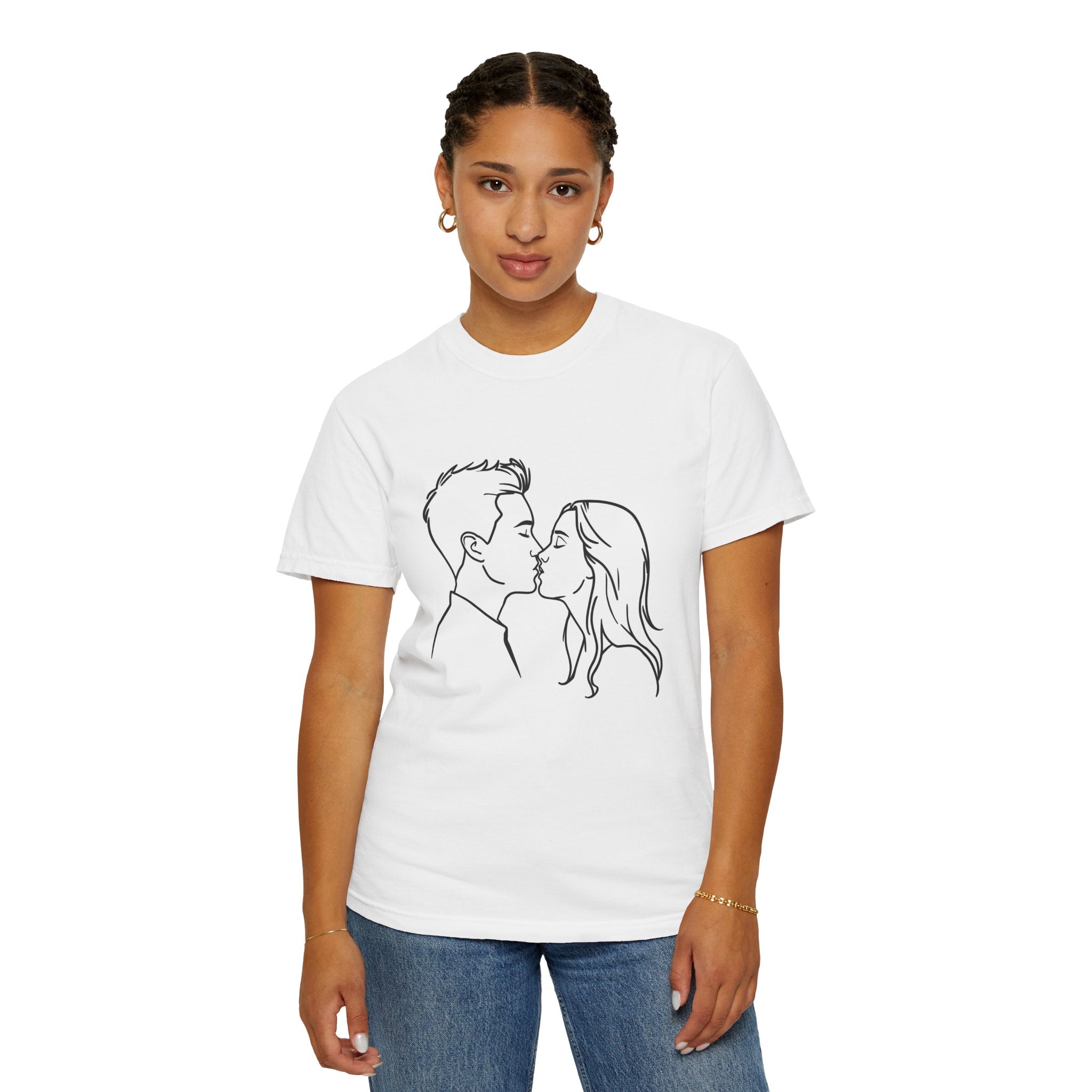 Couple Line Art Kiss T-Shirt – Soft, Lived-In, Minimal Romance Tee