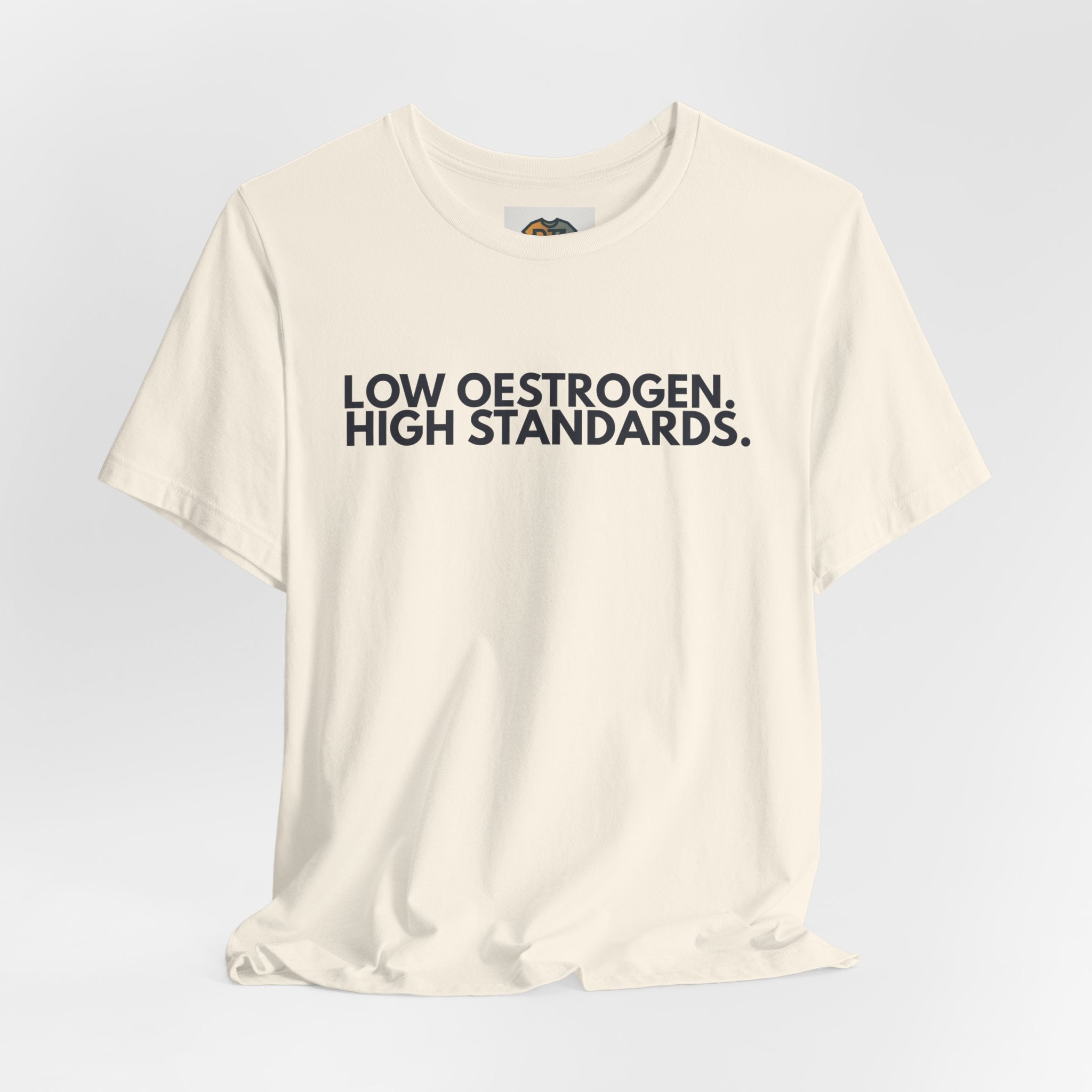 Low Oestrogen High Standards T-Shirt – Funny Menopause Tee, Perimenopause Humor Shirt, Women’s Hormone Humor Graphic Tee, Minimalist Women’s Statement T-Shirt