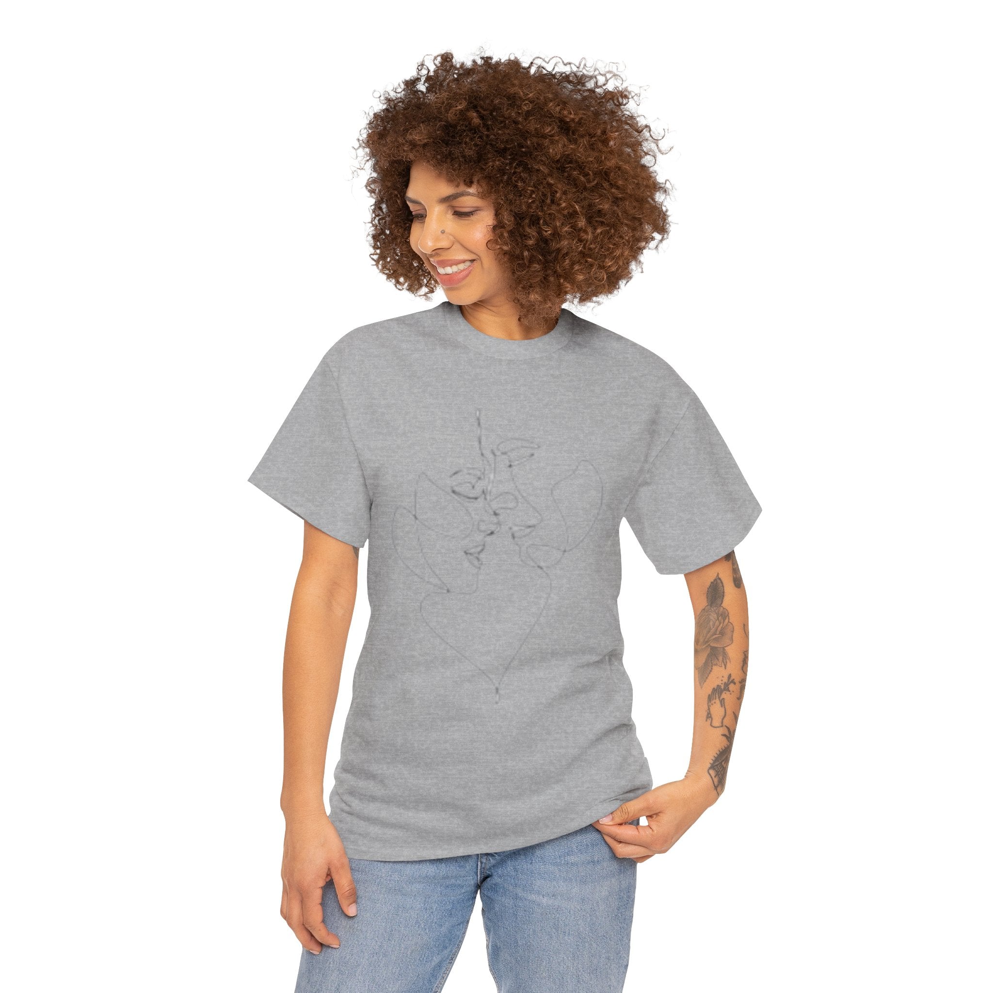 Abstract One-Line Couple Kiss Tee Design2 – Modern Minimalist Valentine’s Gift