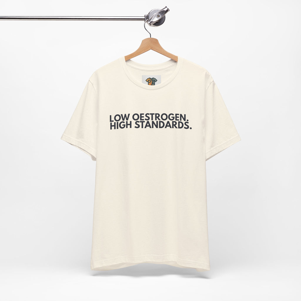 Low Oestrogen High Standards T-Shirt – Funny Menopause Tee, Perimenopause Humor Shirt, Women’s Hormone Humor Graphic Tee, Minimalist Women’s Statement T-Shirt