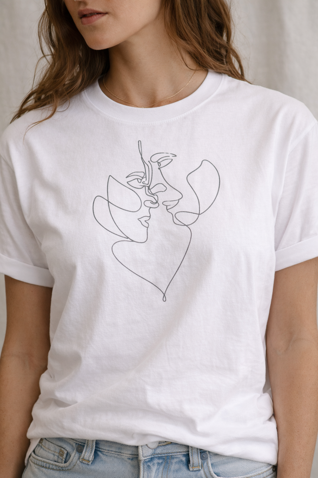 Abstract One-Line Couple Kiss Tee Design2 – Modern Minimalist Valentine’s Gift