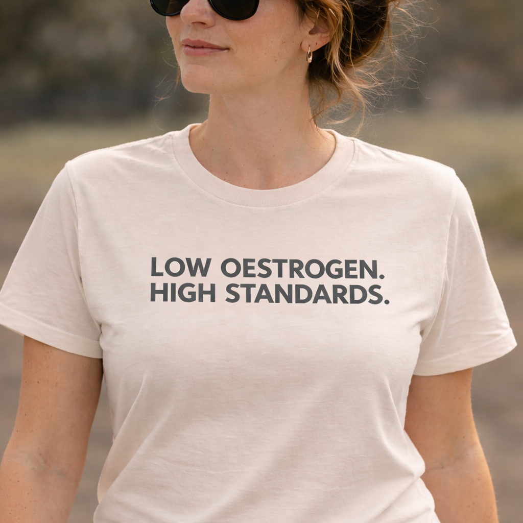Low Oestrogen High Standards T-Shirt – Funny Menopause Tee, Perimenopause Humor Shirt, Women’s Hormone Humor Graphic Tee, Minimalist Women’s Statement T-Shirt